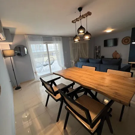 Maisonette Pt 아파트 Peraía